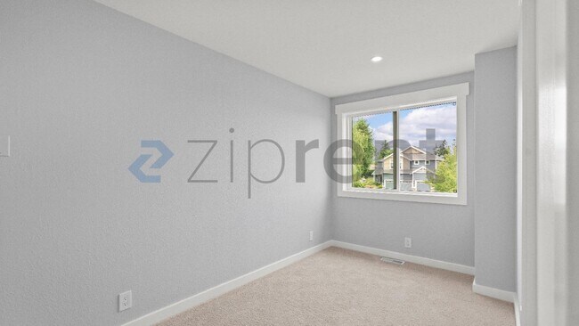 Building Photo - Unit
