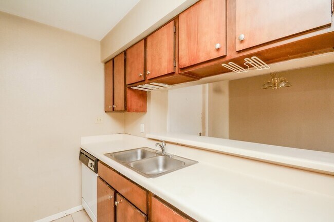 Building Photo - 8519 Hearth Dr