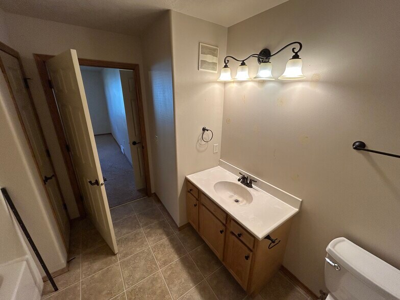 Building Photo - 3808 W 93rd St