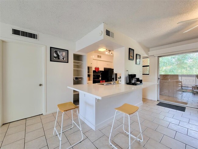 Building Photo - 3809 N Braeswood Blvd