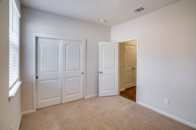 Building Photo - 152 Docile Lp