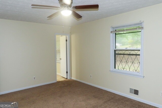 Building Photo - 5935 Avenue of Redwoods SW