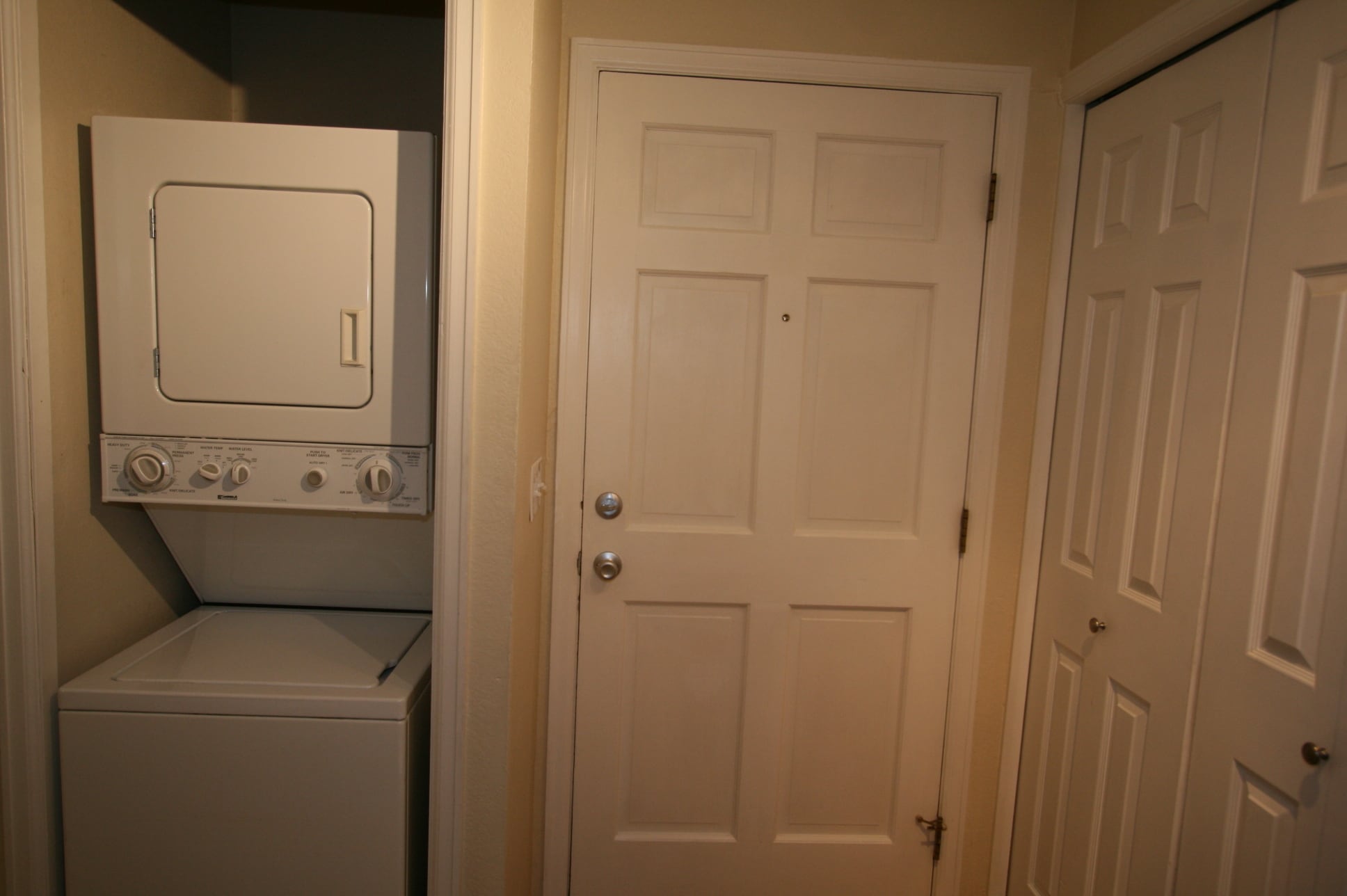 Washer Dryer - 2201 Pearl St