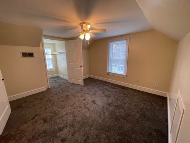 Building Photo - 4 Bedroom 2 bath home with garage in beaut...
