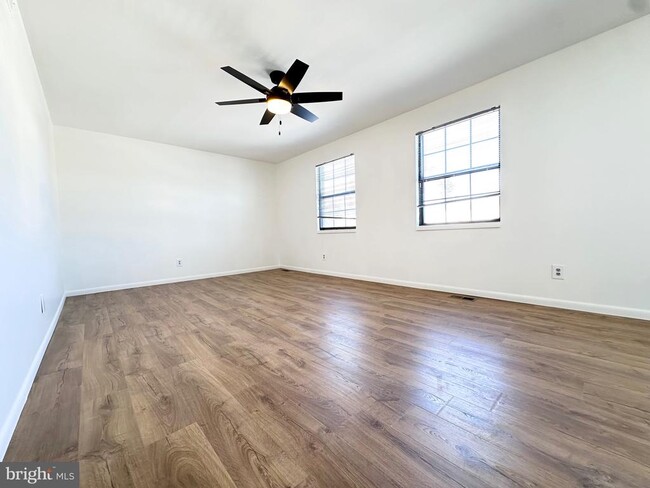 Building Photo - 2 W High Ridge Rd