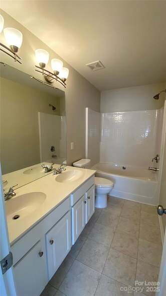 Building Photo - 15262 Kessler Dr