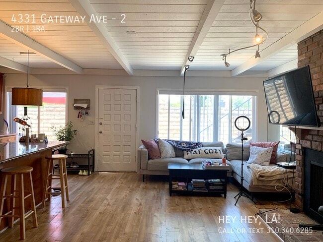 Primary Photo - 4331 Gateway Ave