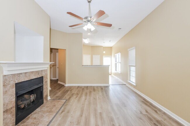 Building Photo - 6843 Mikayla Ln