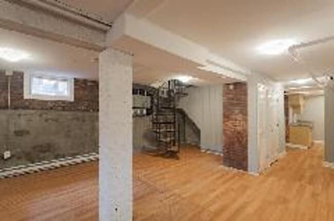 Building Photo - Somerville 5 bed 3 bath - 9/1