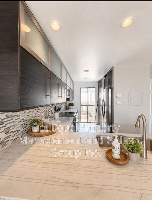 Building Photo - 7334 Marina Pacifica Dr N