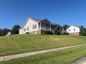 Building Photo - 128 Bay Hill Dr