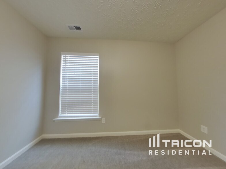 Building Photo - 110 Slate Dr