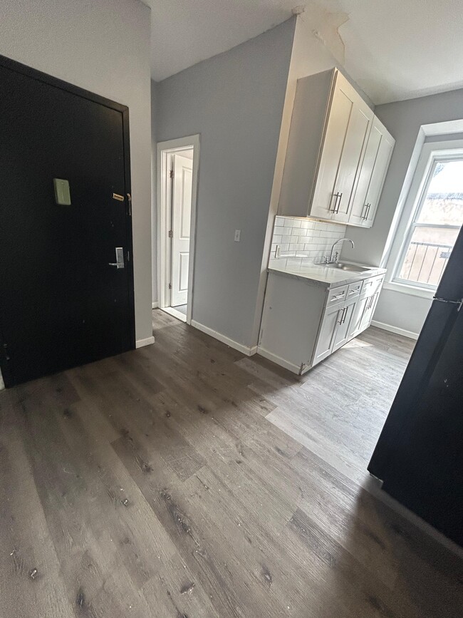 Building Photo - 126 Wade St