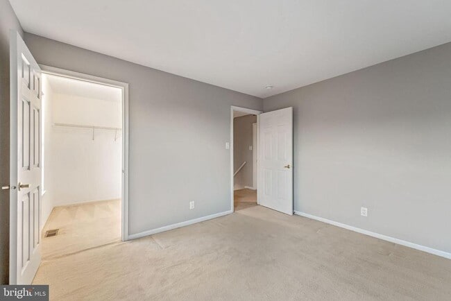 Building Photo - 4401 Aberdeen Ln