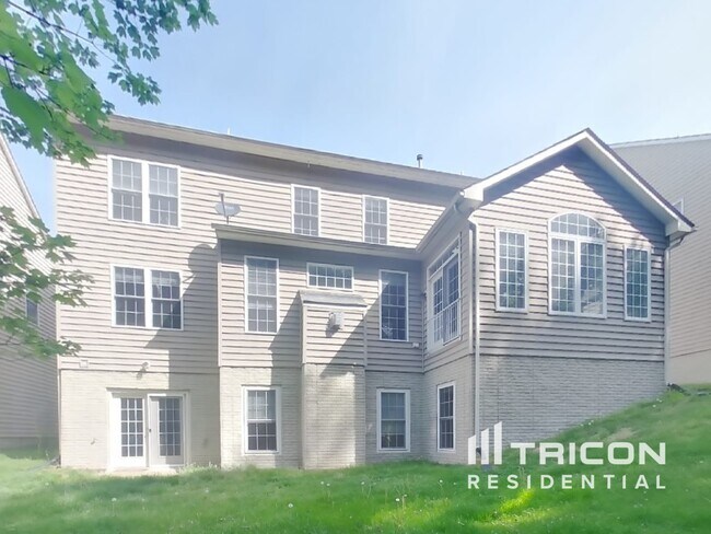 Building Photo - 15605 Sir Edwards Dr