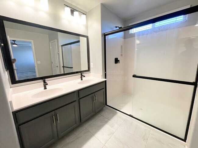 Building Photo - 8010 S Golden Bell Dr