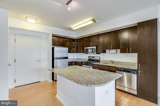 Primary Photo - 440 L St NW