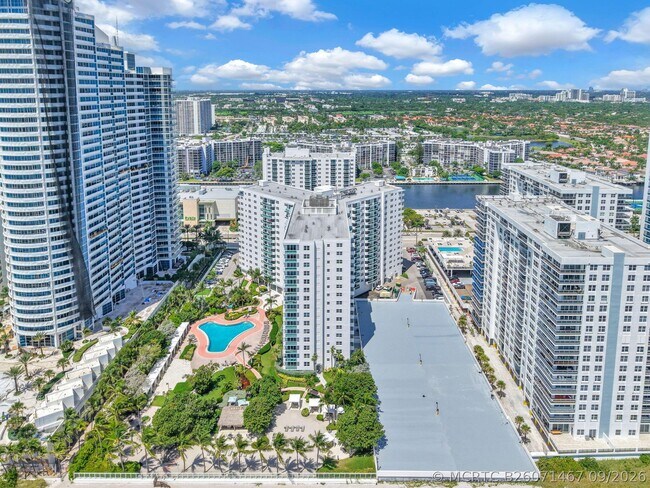 Building Photo - 3001 S Ocean Dr
