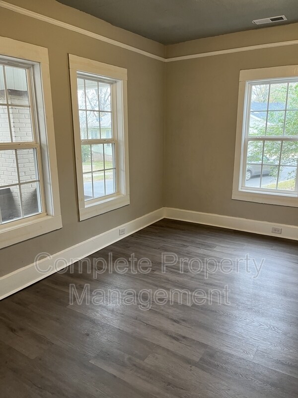 Building Photo - 2129 Pike Rd