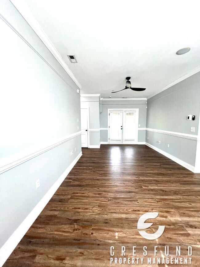 Building Photo - Lake View Luxury 2BR 2.5 Bath