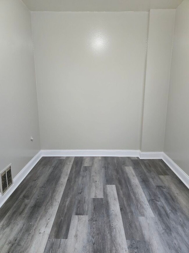 Building Photo - 3240 W 64th Pl