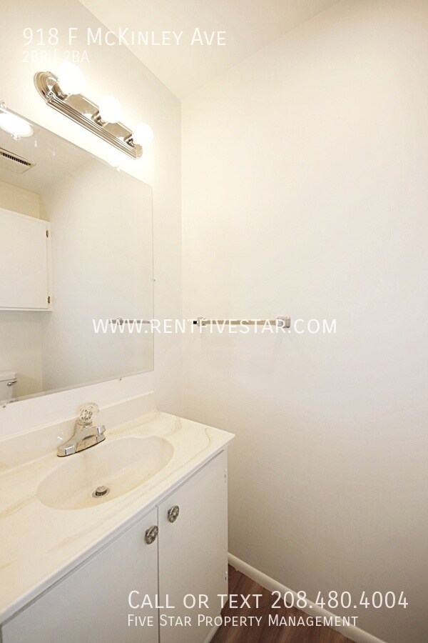 Building Photo - 918 F McKinley Ave-