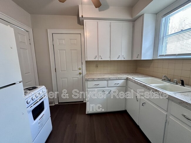 Building Photo - 2052 16th St SW