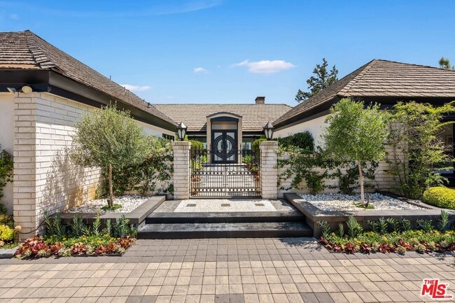Building Photo - 8416 Skyline Dr
