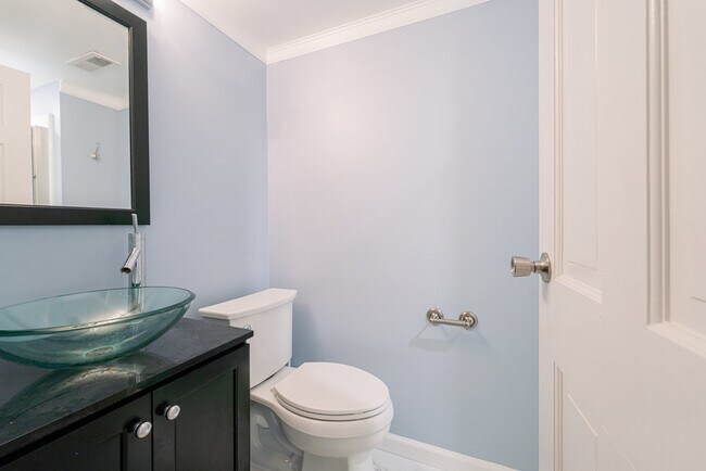 Building Photo - 21W458 Buckingham Rd