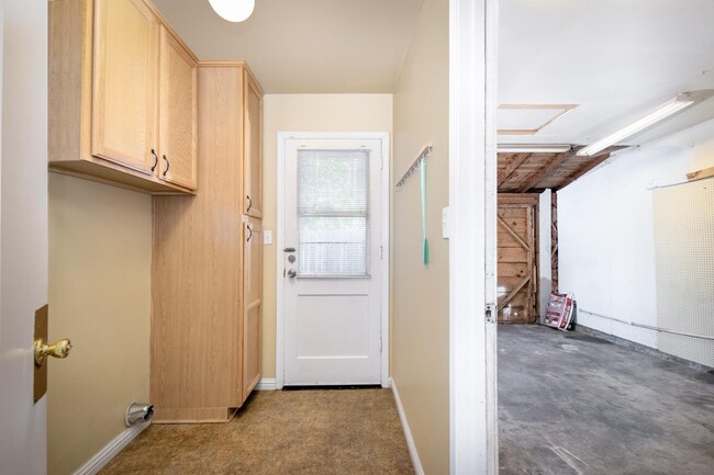 Building Photo - 110 Maryland Dr