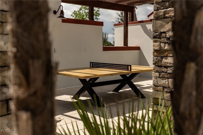 Building Photo - 15275 Grn Acrs Ave