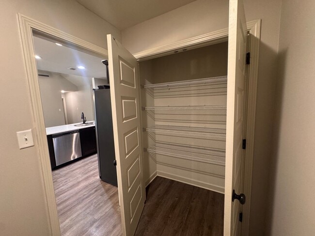 Building Photo - 1029 Hogue Dr