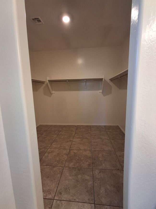 Building Photo - 3560 N Mia Ln