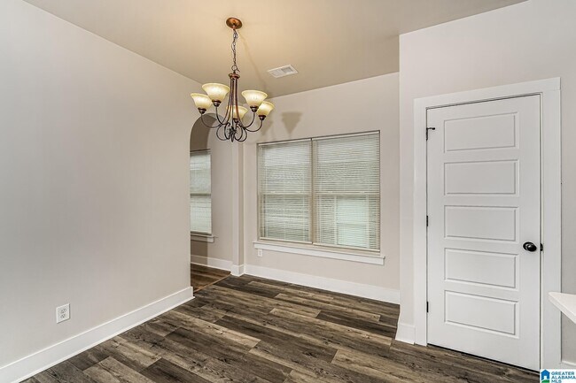 Building Photo - 915 Maple Trce