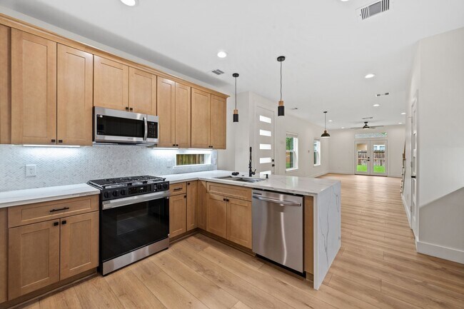 Building Photo - 8023 Easter St