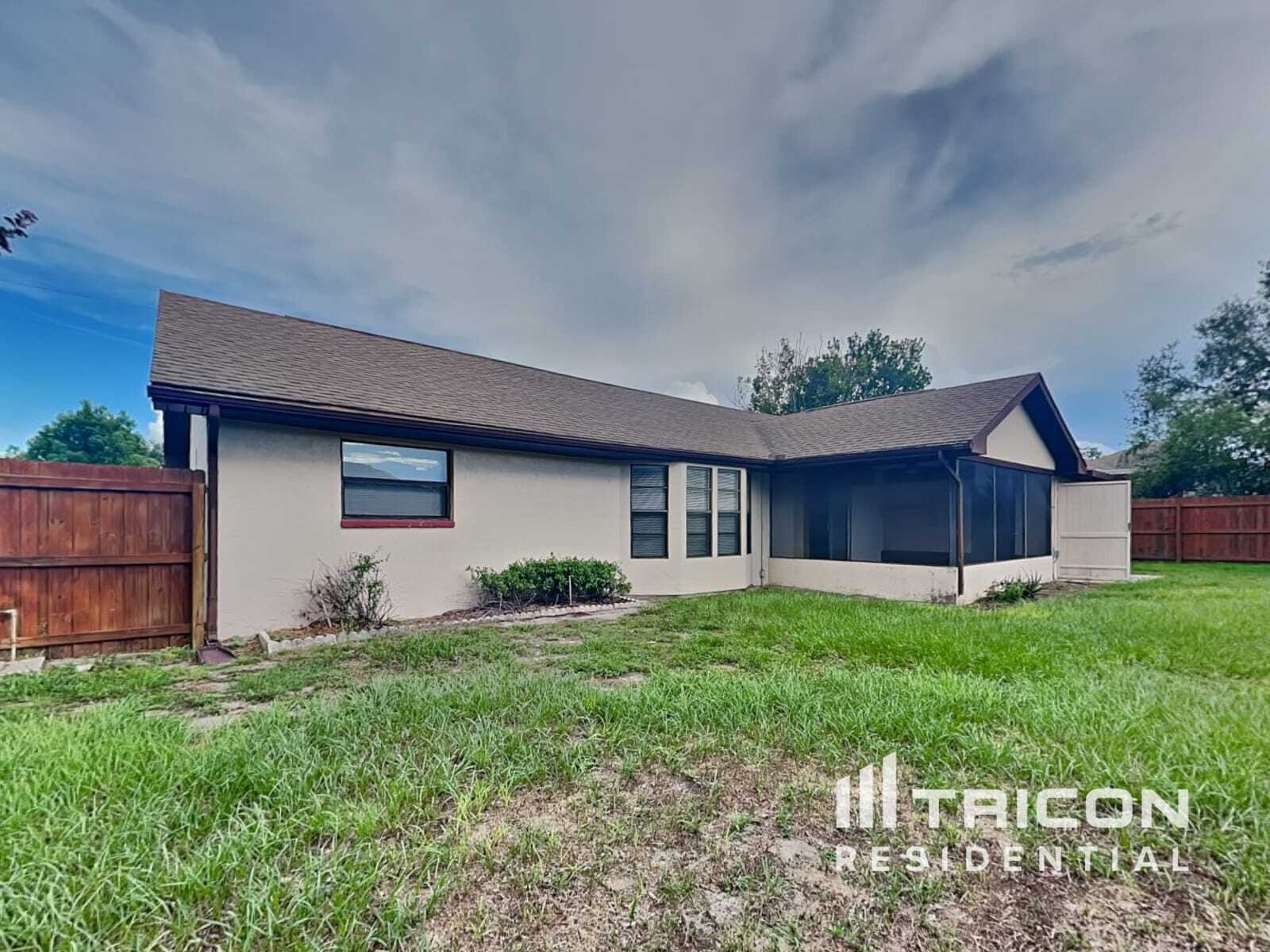 Building Photo - 2297 Hawthorne Rd