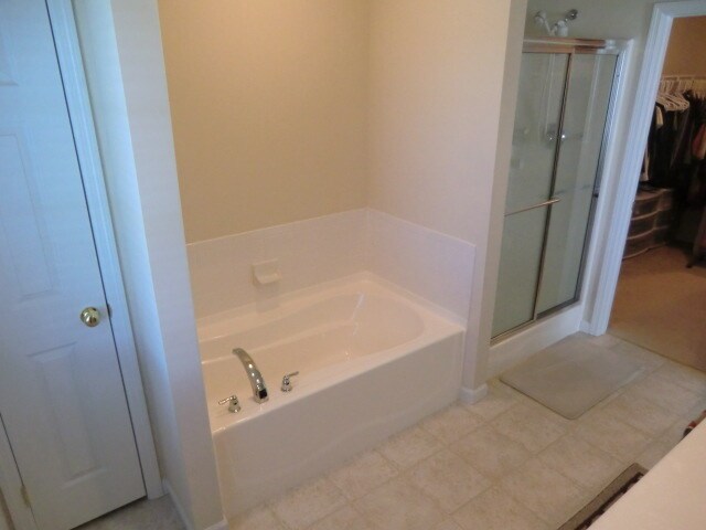 Building Photo - 2128 Red Fox Dr