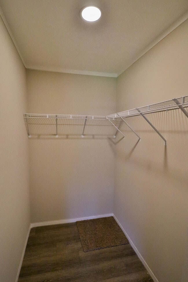 Building Photo - Open Floor Plan with Private Lake Access t...