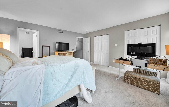 Building Photo - 301 Cherokee Cir