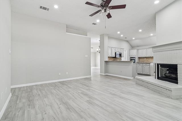 Building Photo - 711 Cottonwood Bend Dr