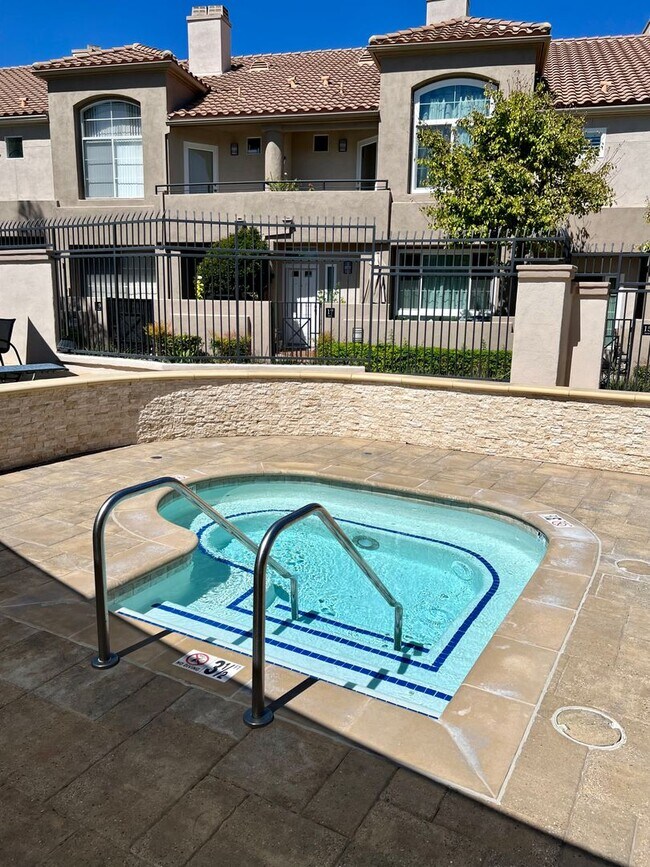 Building Photo - Beautiful 2 Bedroom Home in Windsong