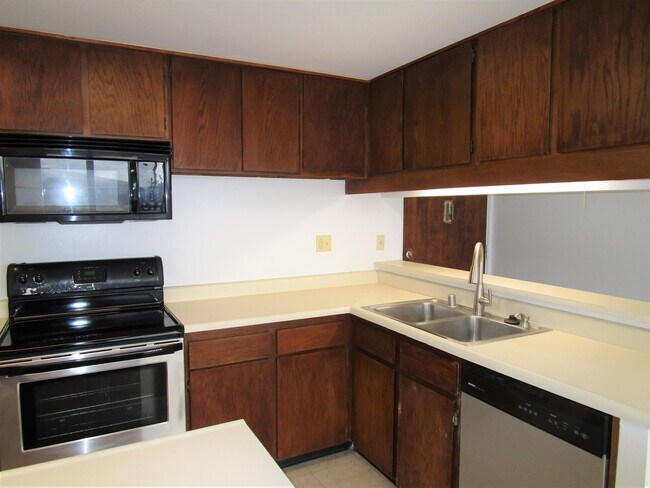 Building Photo - 2724 Kahoaloha Ln
