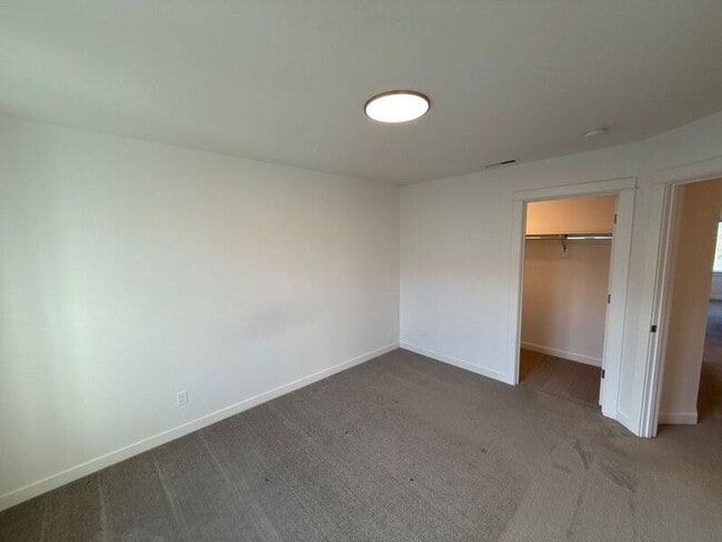 Building Photo - 5913 Blue River Dr SE