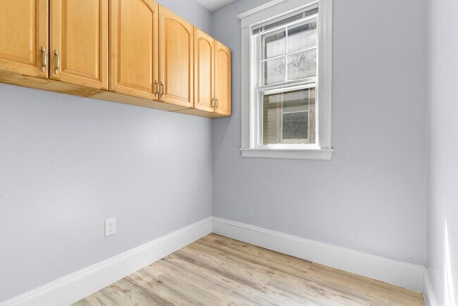 Building Photo - 570 Harvard St