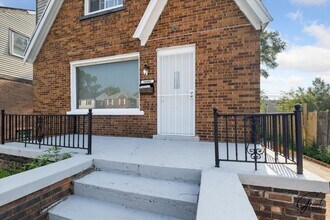 Building Photo - $1350 3 bedroom