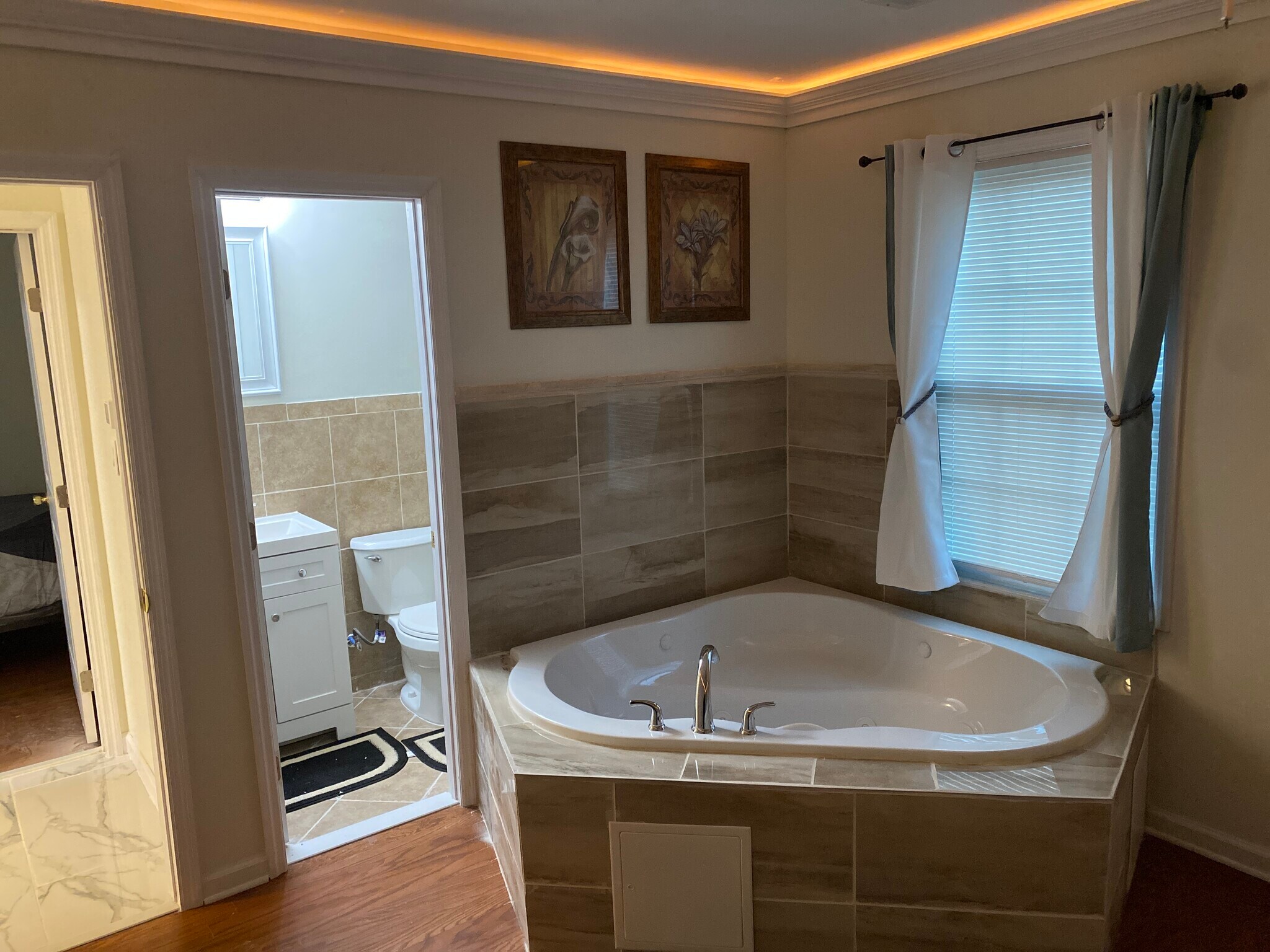 Building Photo - 825 Forest Lake Dr S