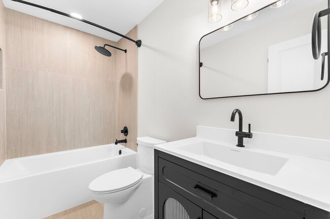 Building Photo - 706 Nora Ln