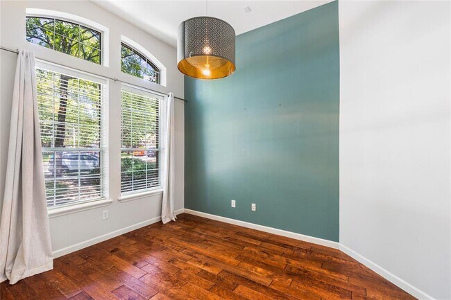Building Photo - 11 Belcarra Pl