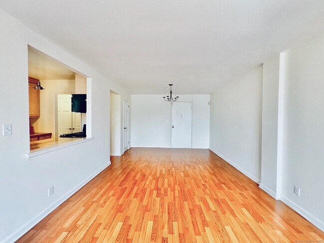 Building Photo - 39 Glenbrook Rd