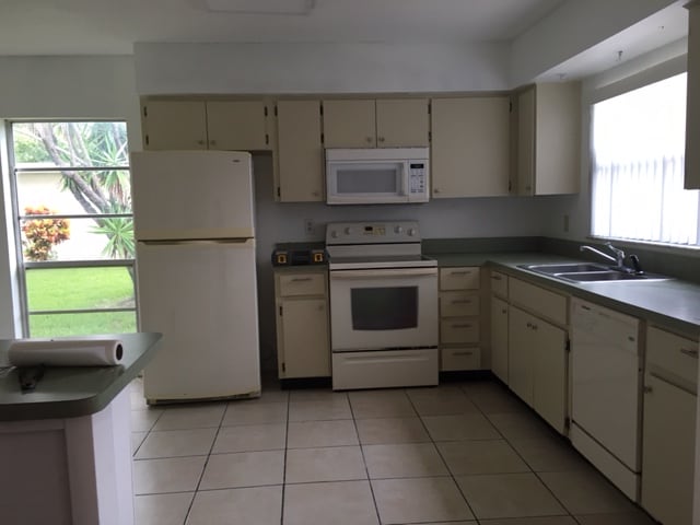 Kitchen - 1583 Amberlea Dr S